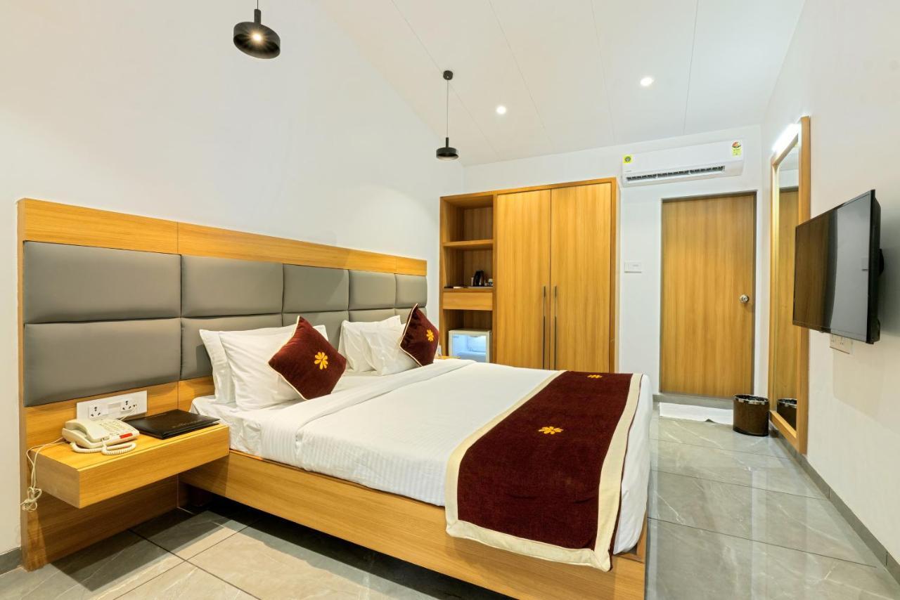 Gold Beach Villa Daman Exterior photo